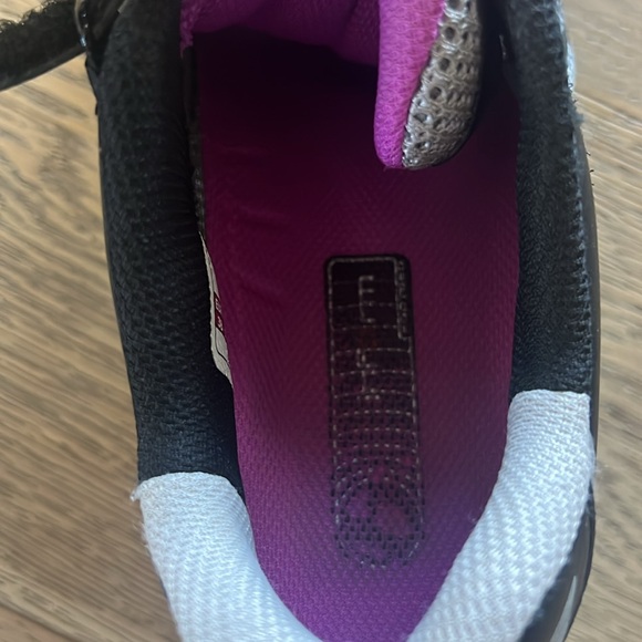 Bontrager women’s cycling shoes. Only ever worn indoors. Size 6 1/2. - Picture 4 of 5